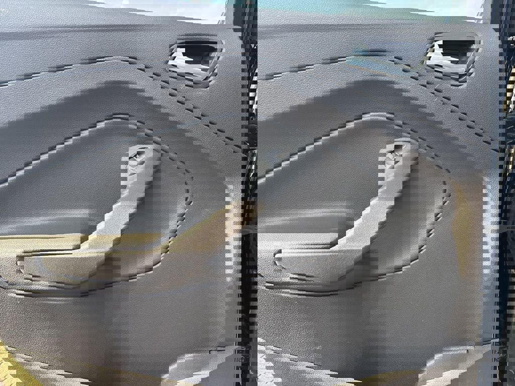 Used 2015 Ford Escape SE image 28