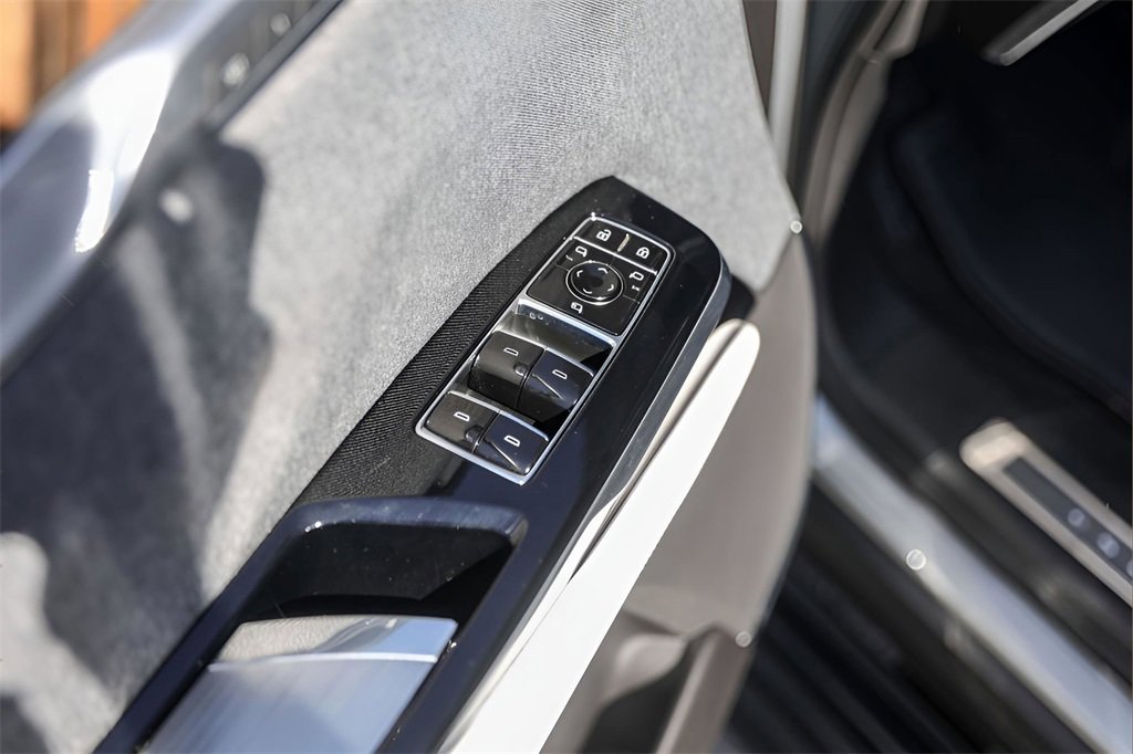 Certified 2025 Cadillac Escalade Sport Platinum w/ LPO, Floor Liner Package image 21