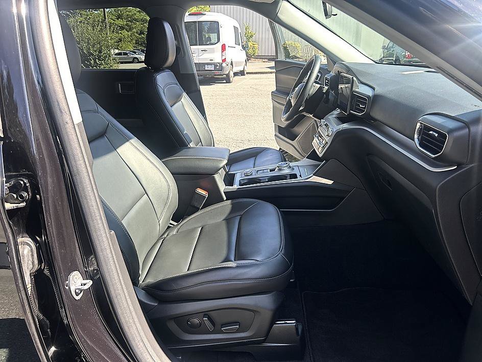 Used 2023 Ford Explorer XLT w/ Equipment Group 202A AWD/4WD image 19