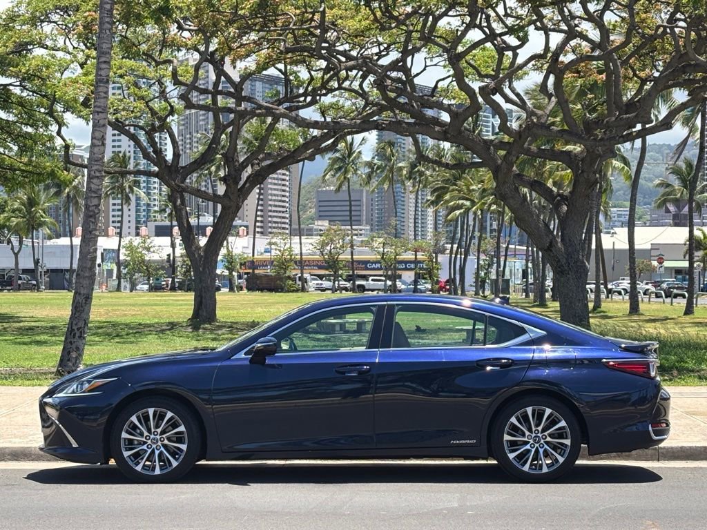 Used 2021 Lexus ES 300h w/ Premium Package FWD image 2