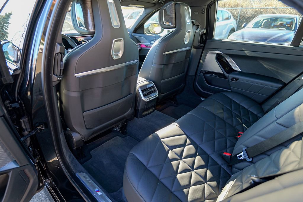 Used 2023 BMW 740i w/ Parking Assistance Package image 27