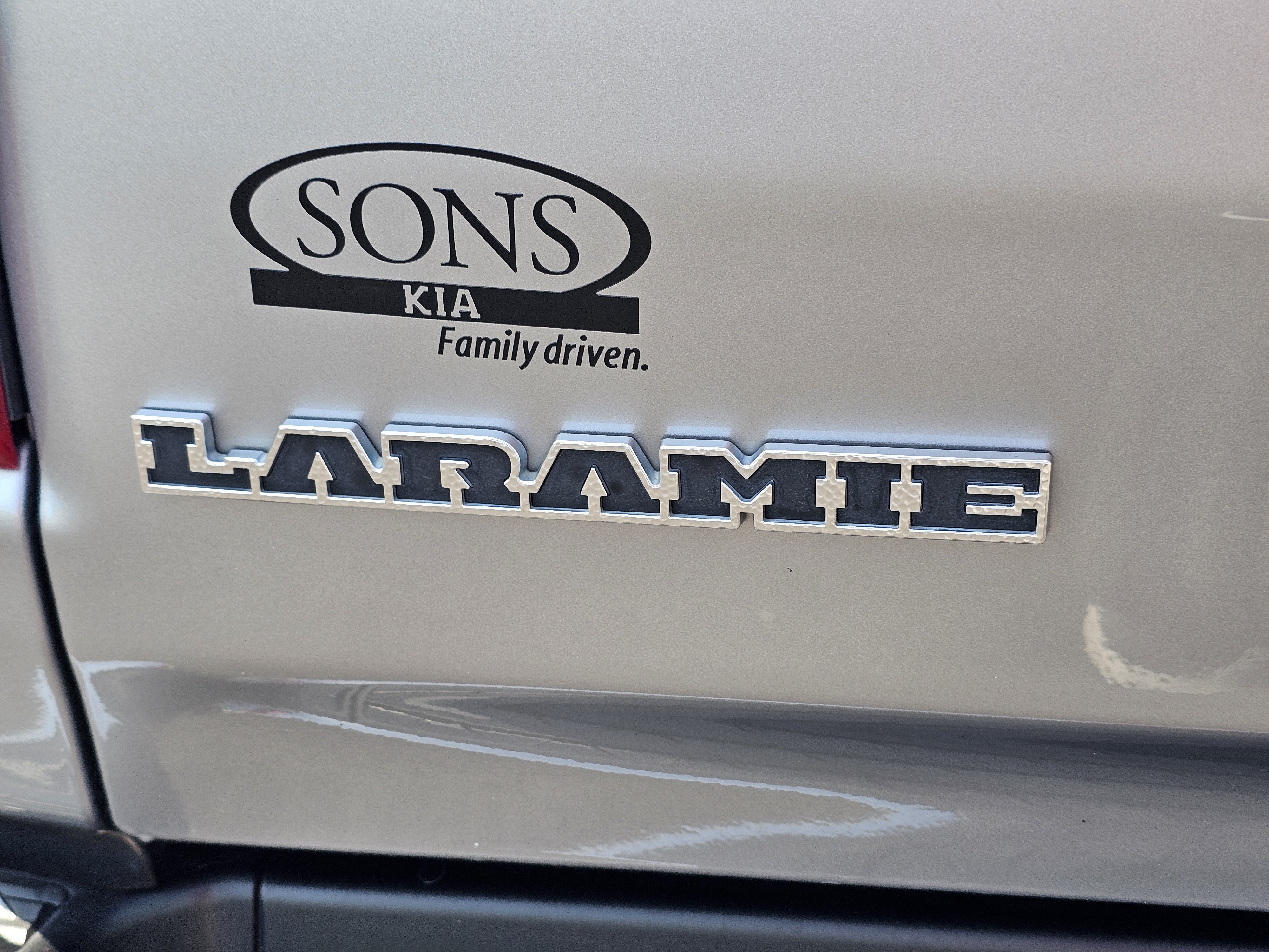 Used 2024 RAM 1500 Laramie AWD/4WD image 11