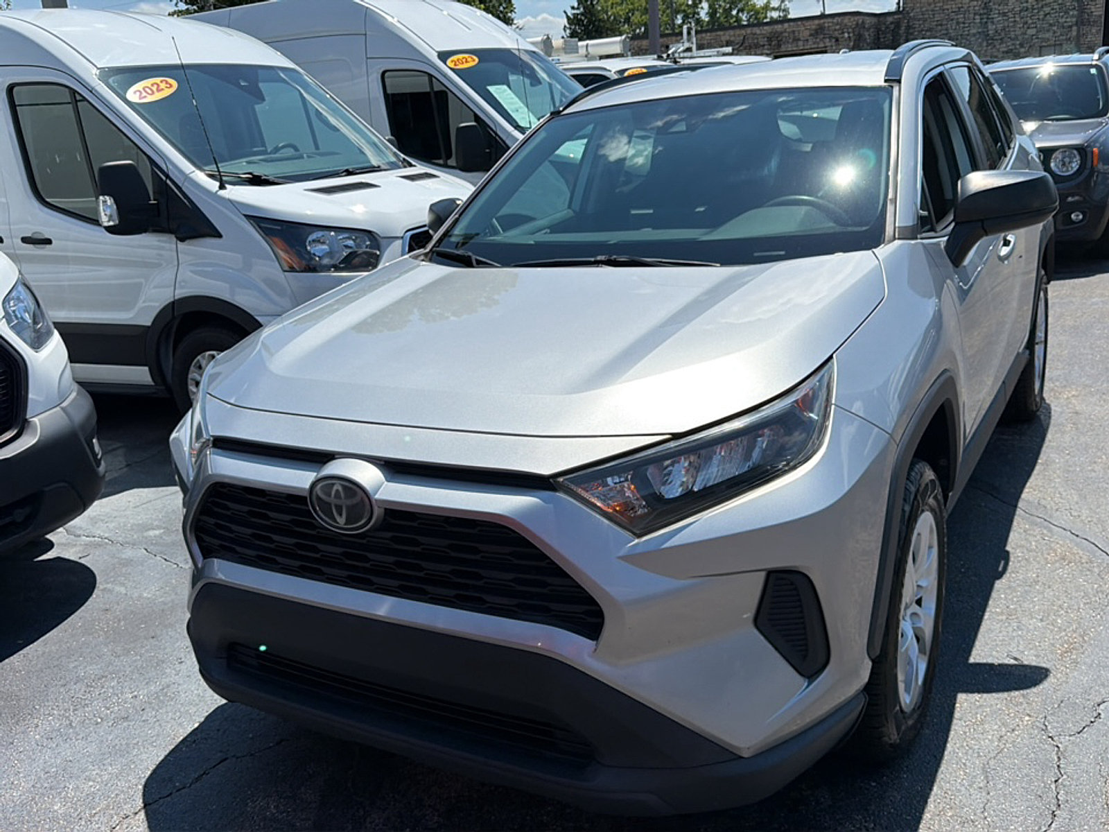 Used 2020 Toyota RAV4 LE AWD/4WD image 2