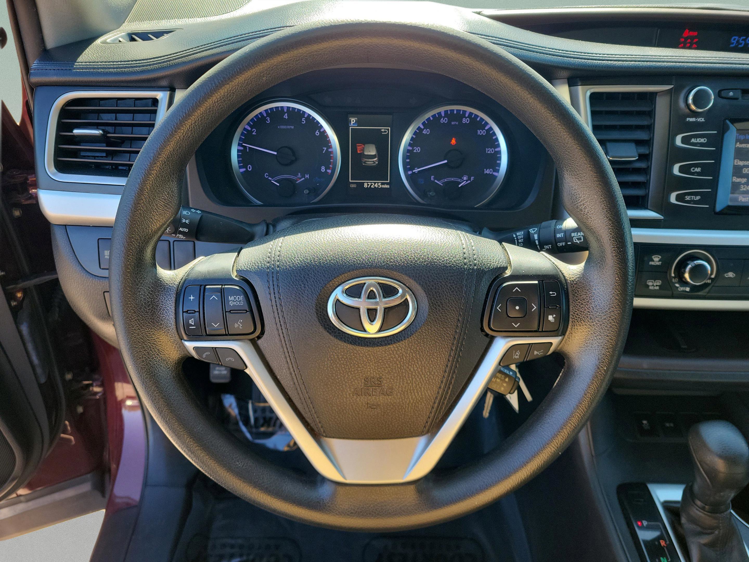 Used 2019 Toyota Highlander LE image 18