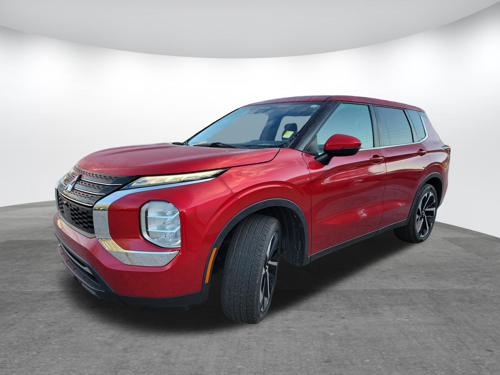 Used 2022 Mitsubishi Outlander ES image 3