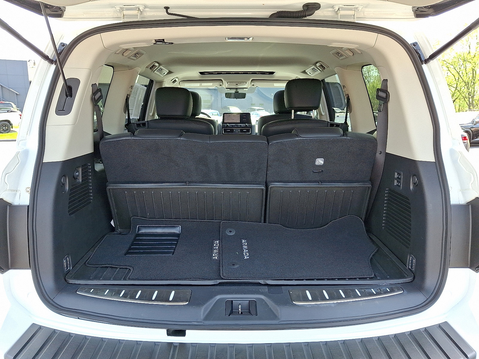 Certified 2024 Nissan Armada Platinum w/ Captain's Chairs Package image 31