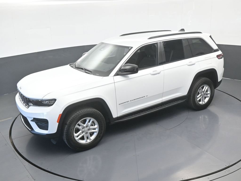 Used 2025 Jeep Grand Cherokee Laredo image 19