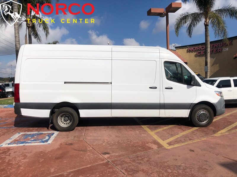 Used 2019 Freightliner Sprinter 3500 RWD image 1
