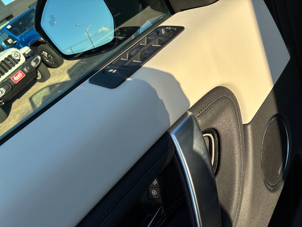 Used 2024 Land Rover Discovery Sport S image 11