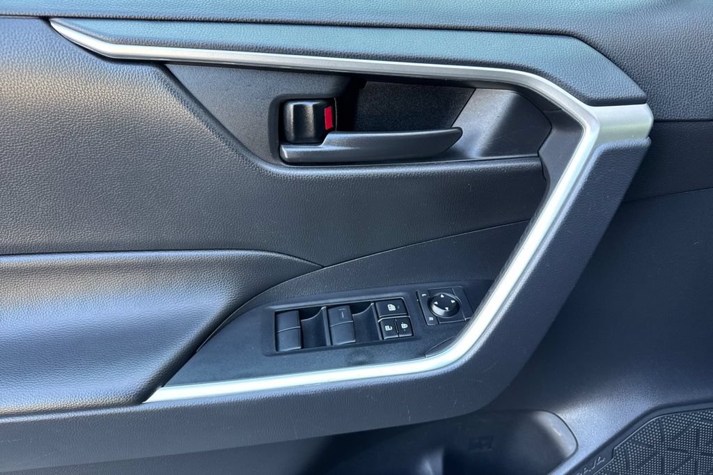 Certified 2024 Toyota RAV4 LE AWD/4WD image 10