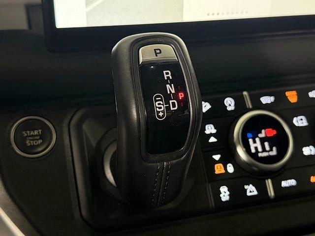 Certified 2024 Land Rover Defender 110 SE image 39