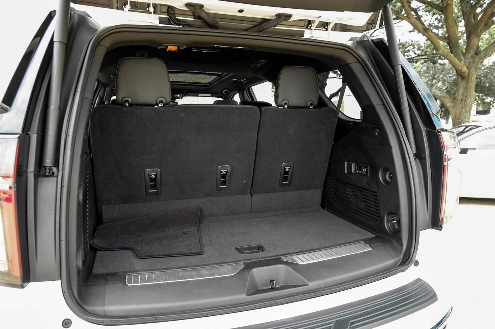 Used 2023 Chevrolet Tahoe RST w/ Luxury Package AWD/4WD image 63
