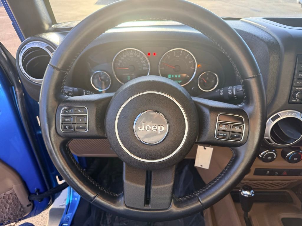 Used 2015 Jeep Wrangler Unlimited Sahara w/ Connectivity Group image 17