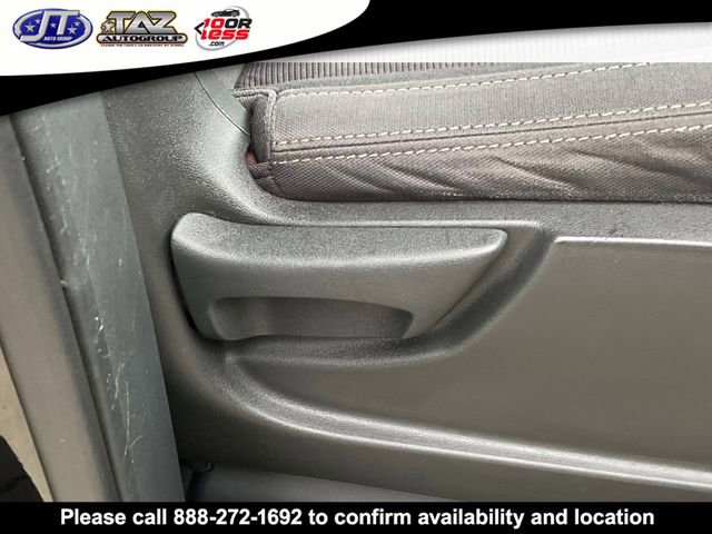 Used 2020 Nissan Titan SV image 16