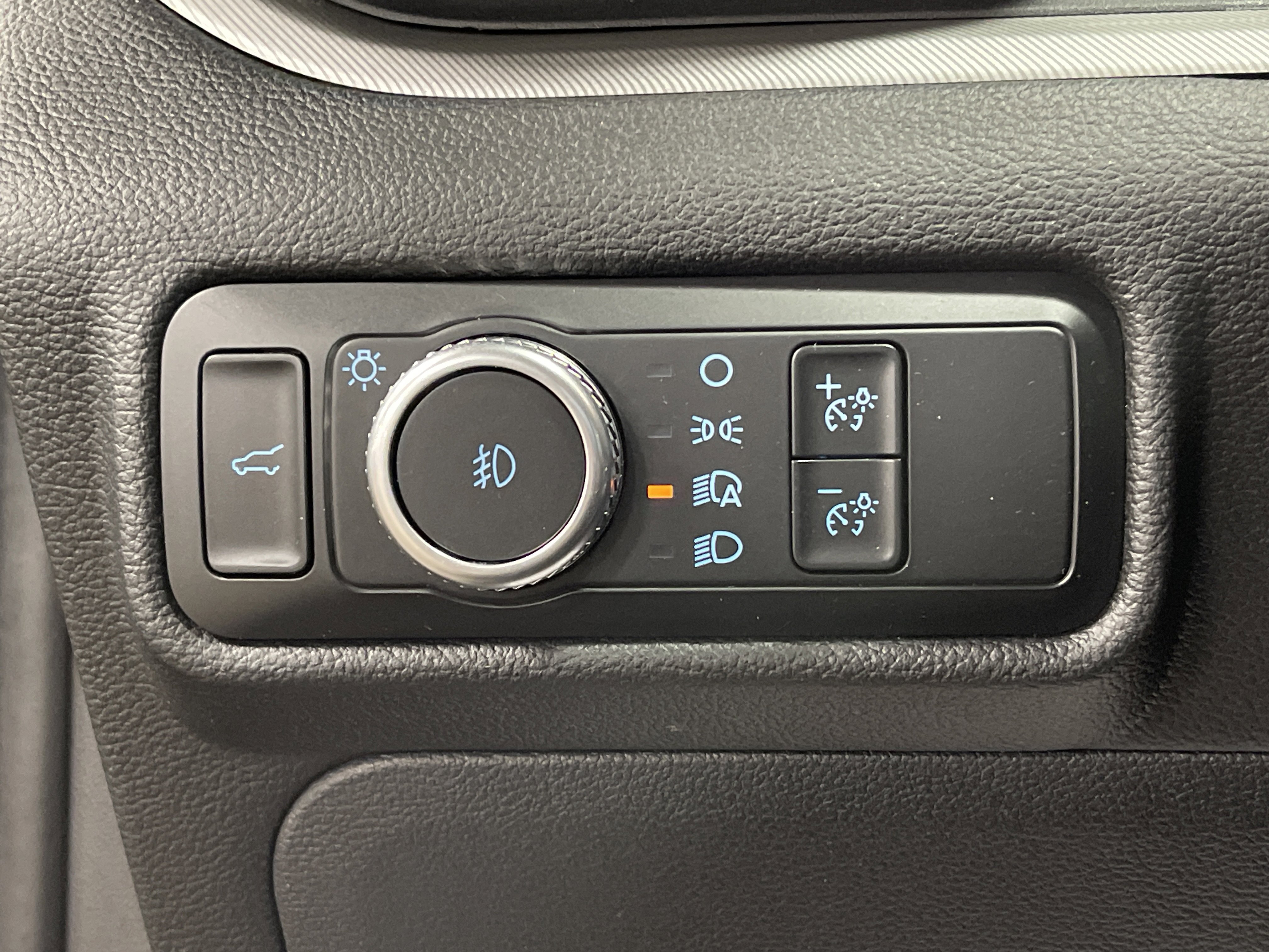 Used 2022 Ford Explorer XLT w/ Equipment Group 202A image 23