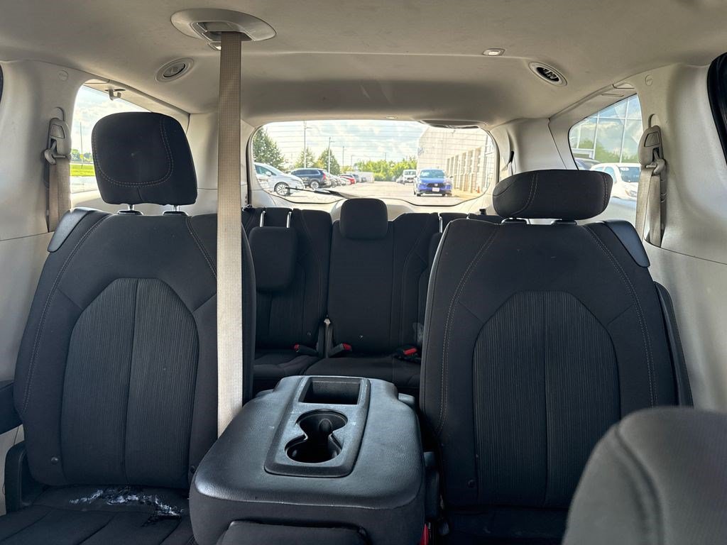 Used 2019 Chrysler Pacifica Touring Plus w/ Tire & Wheel Group FWD image 22
