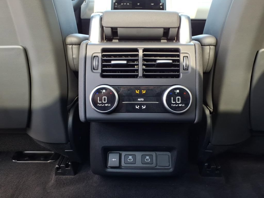 Certified 2025 Land Rover Discovery Dynamic SE AWD/4WD image 25