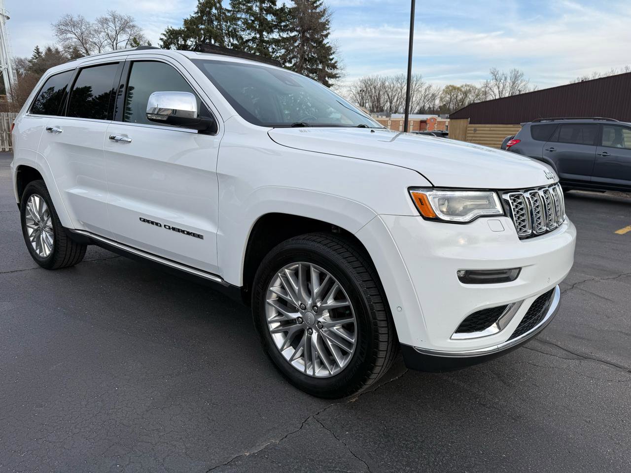 Used 2018 Jeep Grand Cherokee Summit AWD/4WD image 2