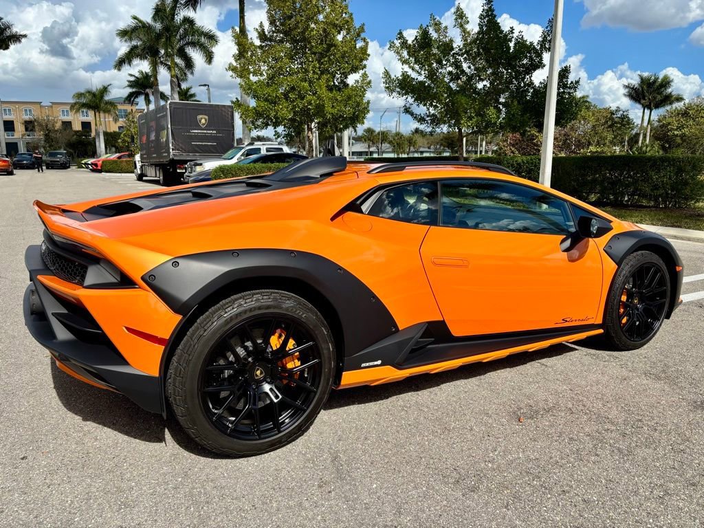 Used 2024 Lamborghini Huracan Sterrato image 6