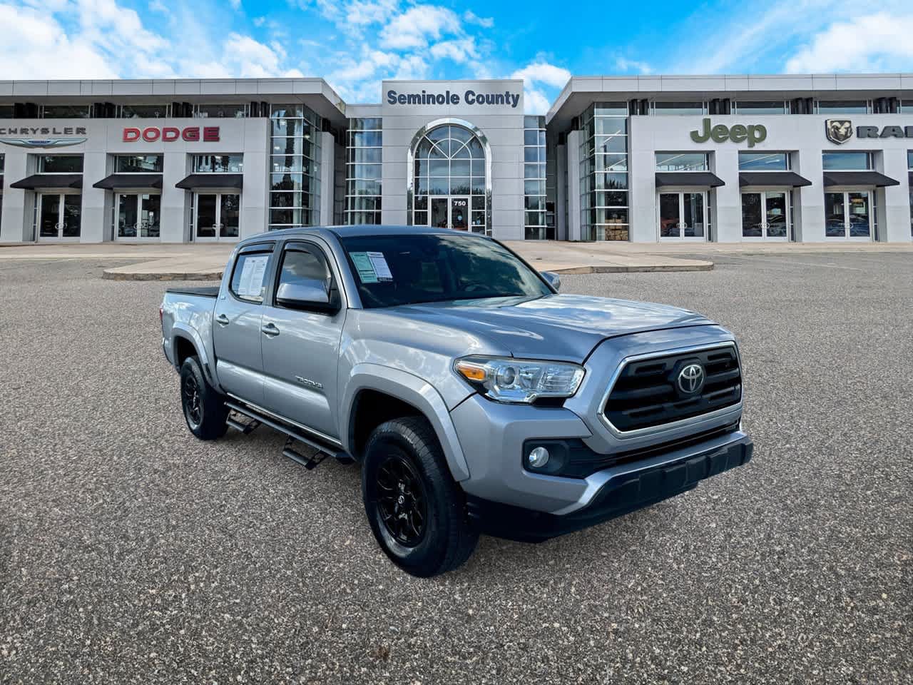 Used 2019 Toyota Tacoma SR5 RWD image 2