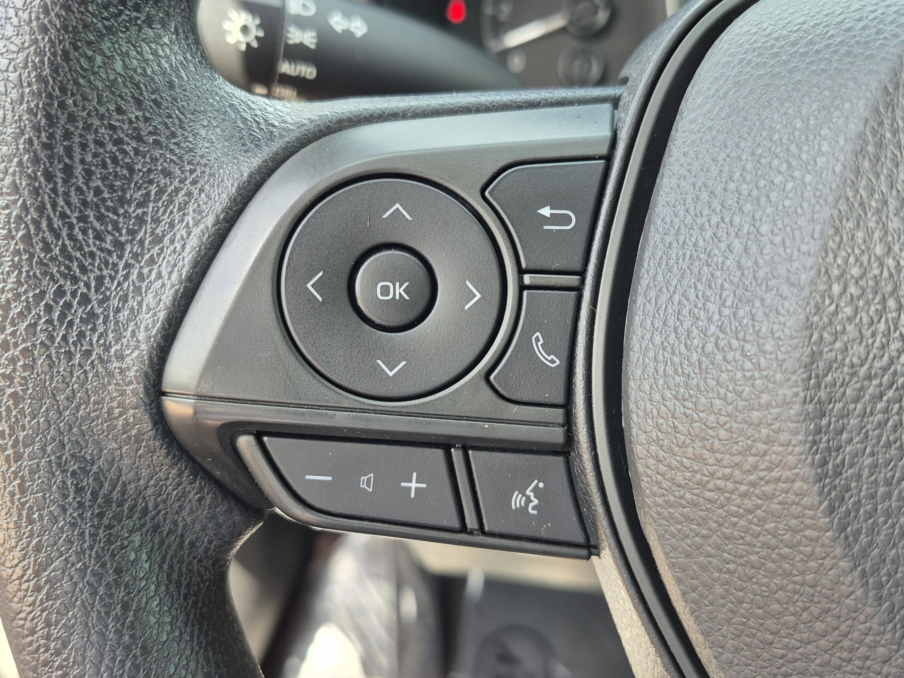 Used 2021 Toyota Corolla LE FWD image 28