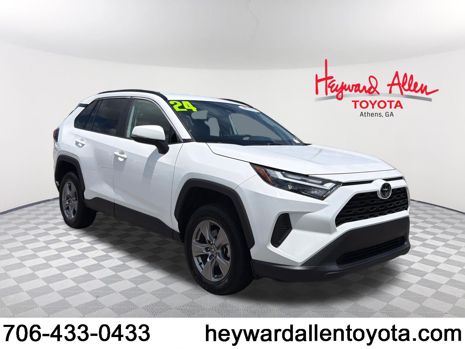 Certified 2024 Toyota RAV4 XLE FWD image 1