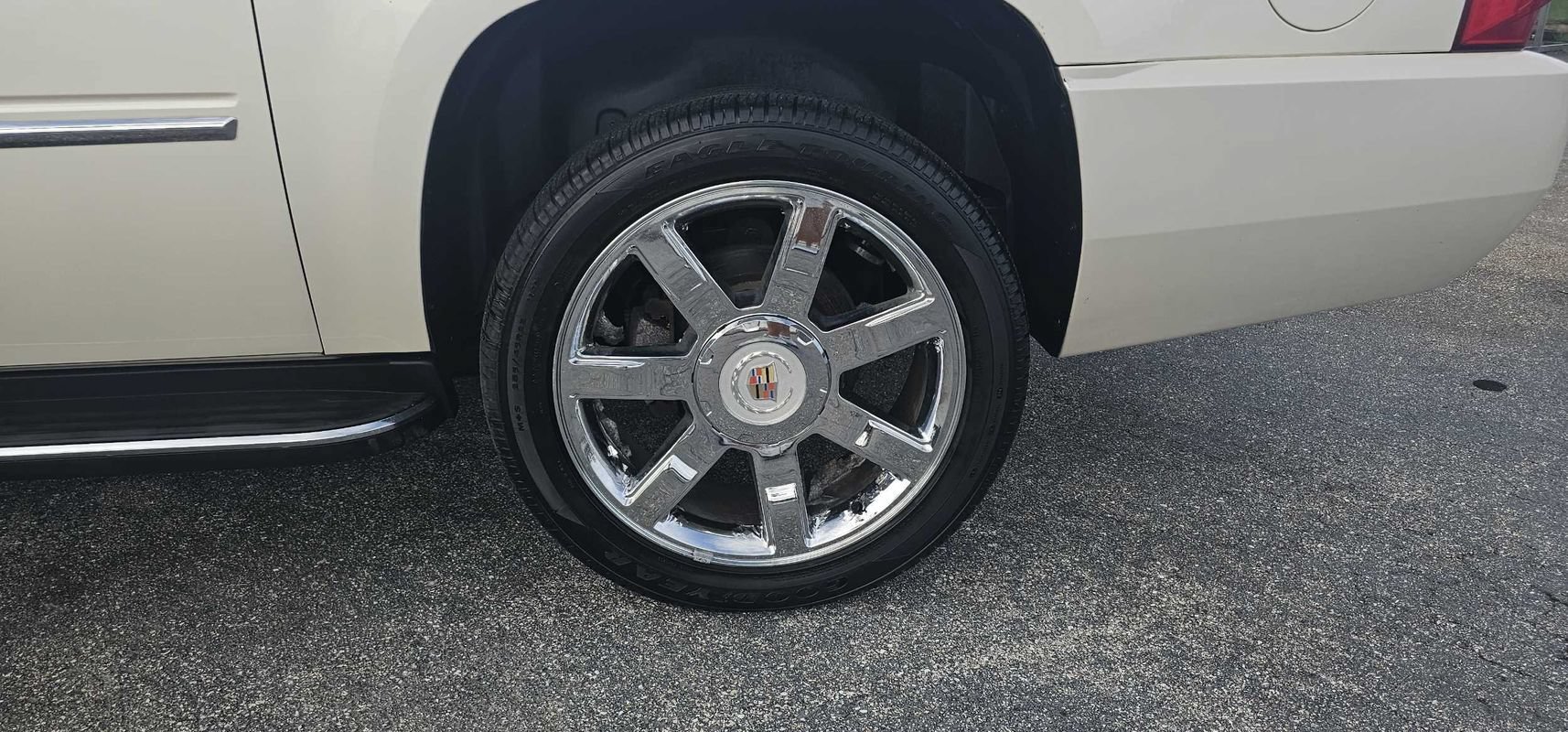 Used 2013 Cadillac Escalade ESV Luxury AWD/4WD image 11
