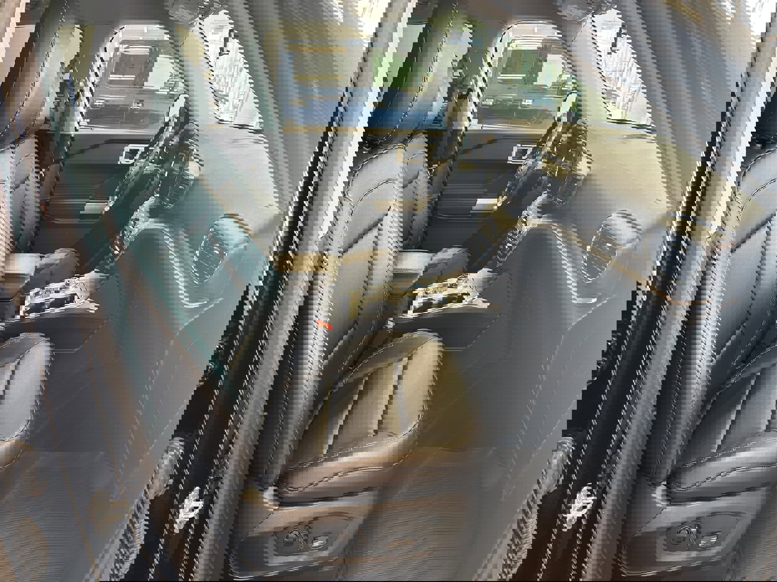 Used 2023 Ford Explorer XLT w/ Equipment Group 202A image 16