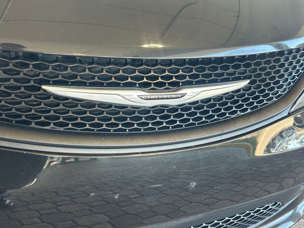 Used 2023 Chrysler Voyager LX image 19