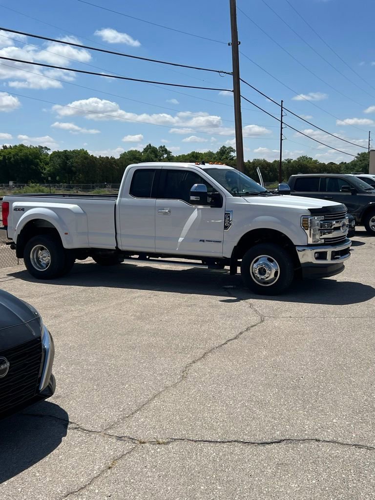 Used 2019 Ford F350 Lariat w/ Chrome Package AWD/4WD image 3