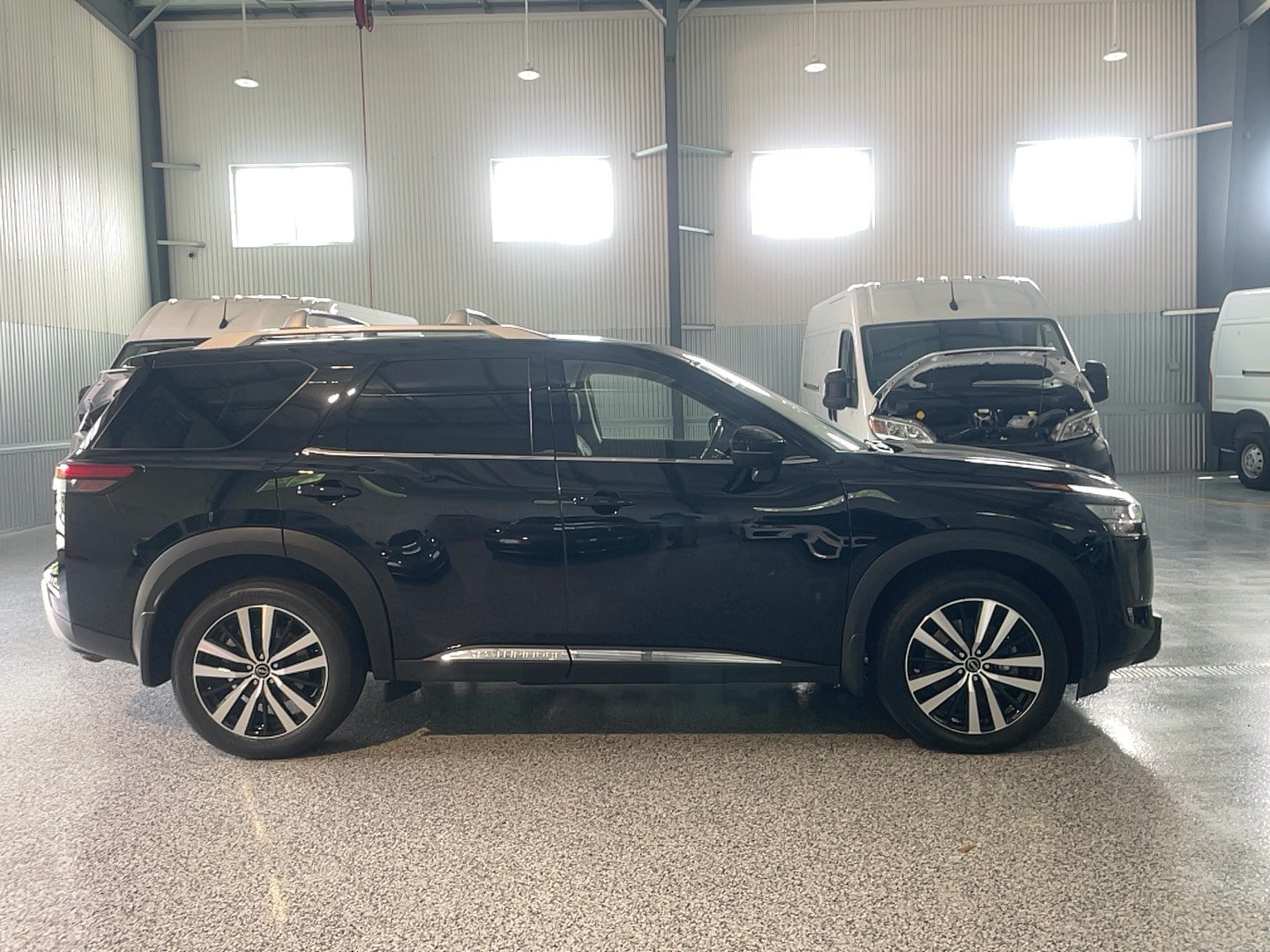 Used 2024 Nissan Pathfinder Platinum w/ Cargo Package AWD/4WD image 4