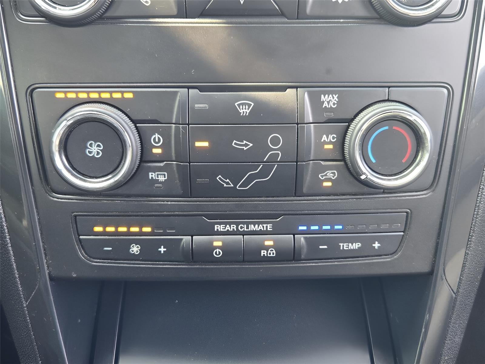 Certified 2019 Ford Explorer FWD image 17