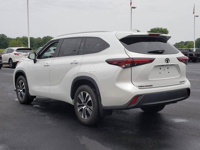 Used 2024 Toyota Highlander XLE AWD/4WD image 9