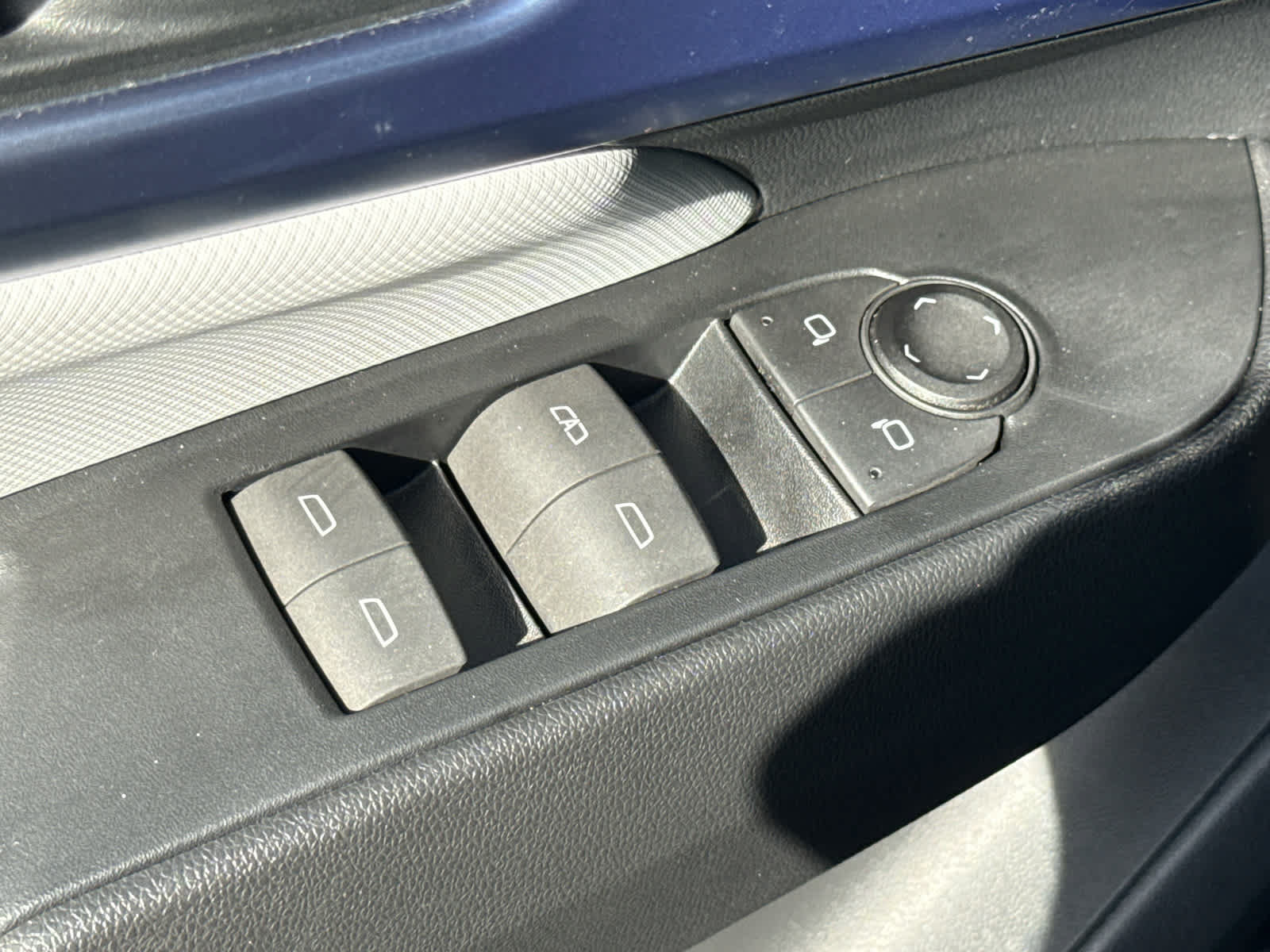 Used 2025 Chevrolet Equinox EV LT FWD image 22