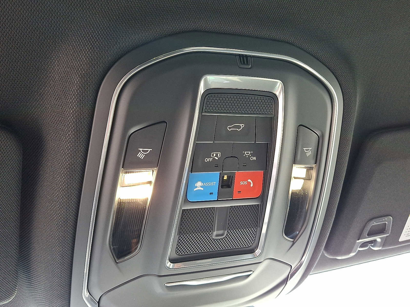 New 2025 Jeep Grand Cherokee Altitude image 16