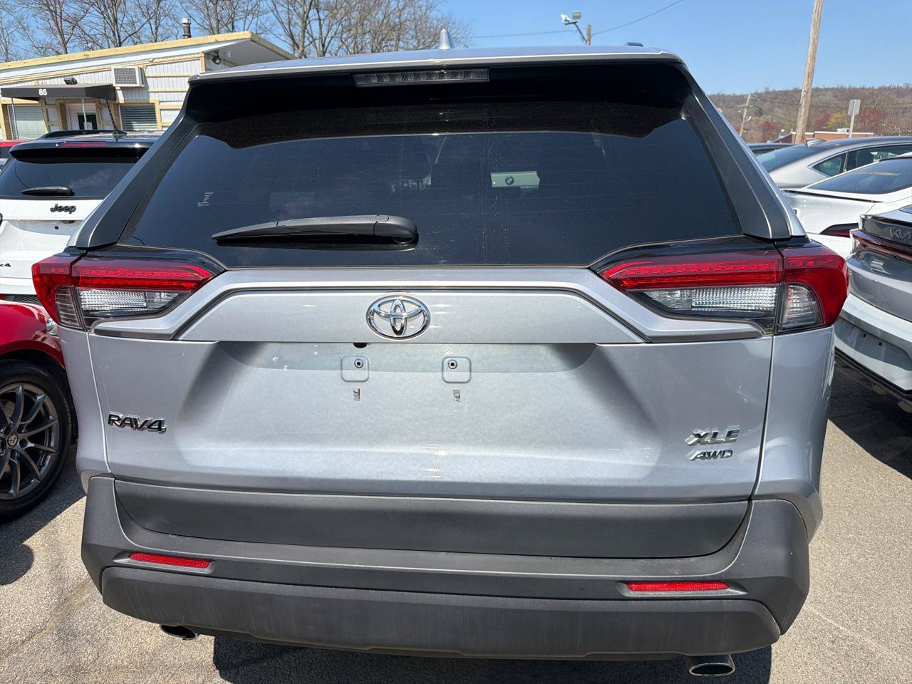 Used 2019 Toyota RAV4 XLE Premium w/ Cold Weather Package AWD/4WD image 7