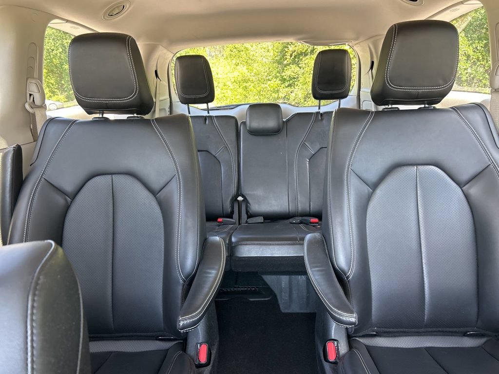 Used 2024 Chrysler Pacifica Limited FWD image 13