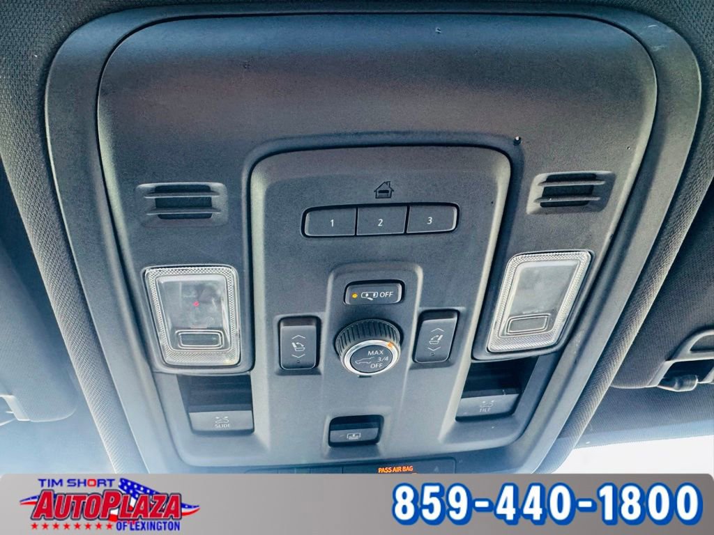 Used 2022 Chevrolet Suburban LT w/ Luxury Package image 36