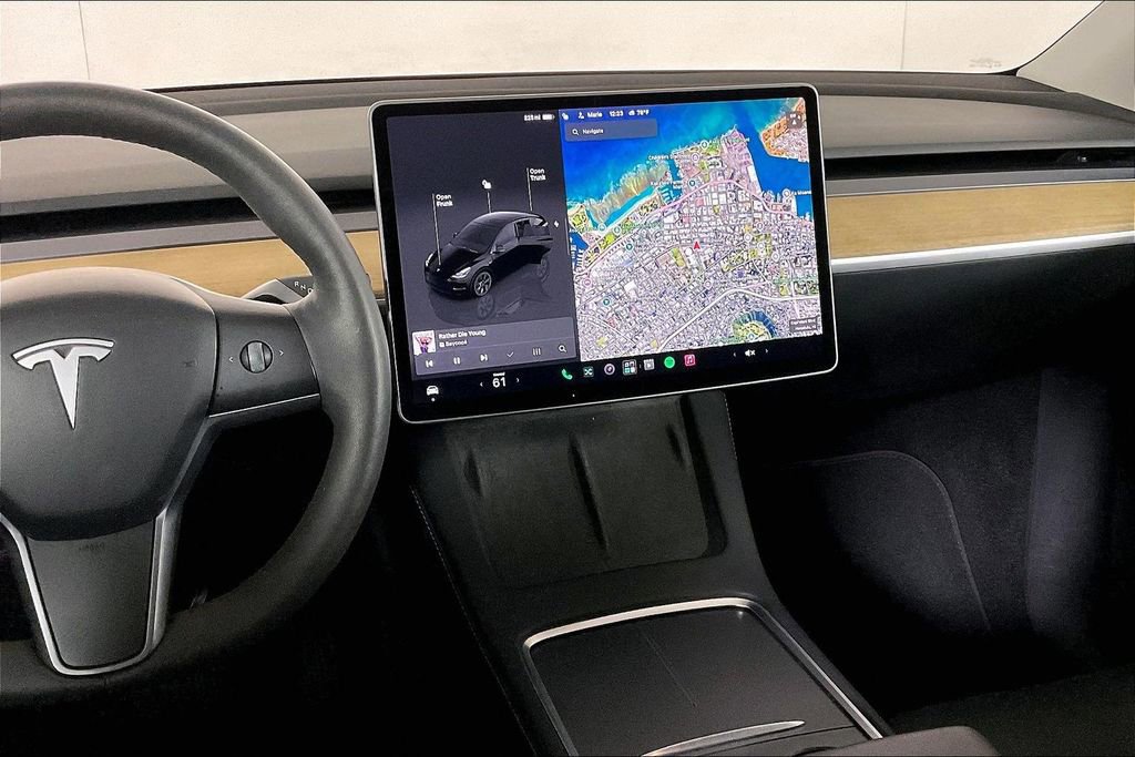 Used 2024 Tesla Model Y 2WD image 5