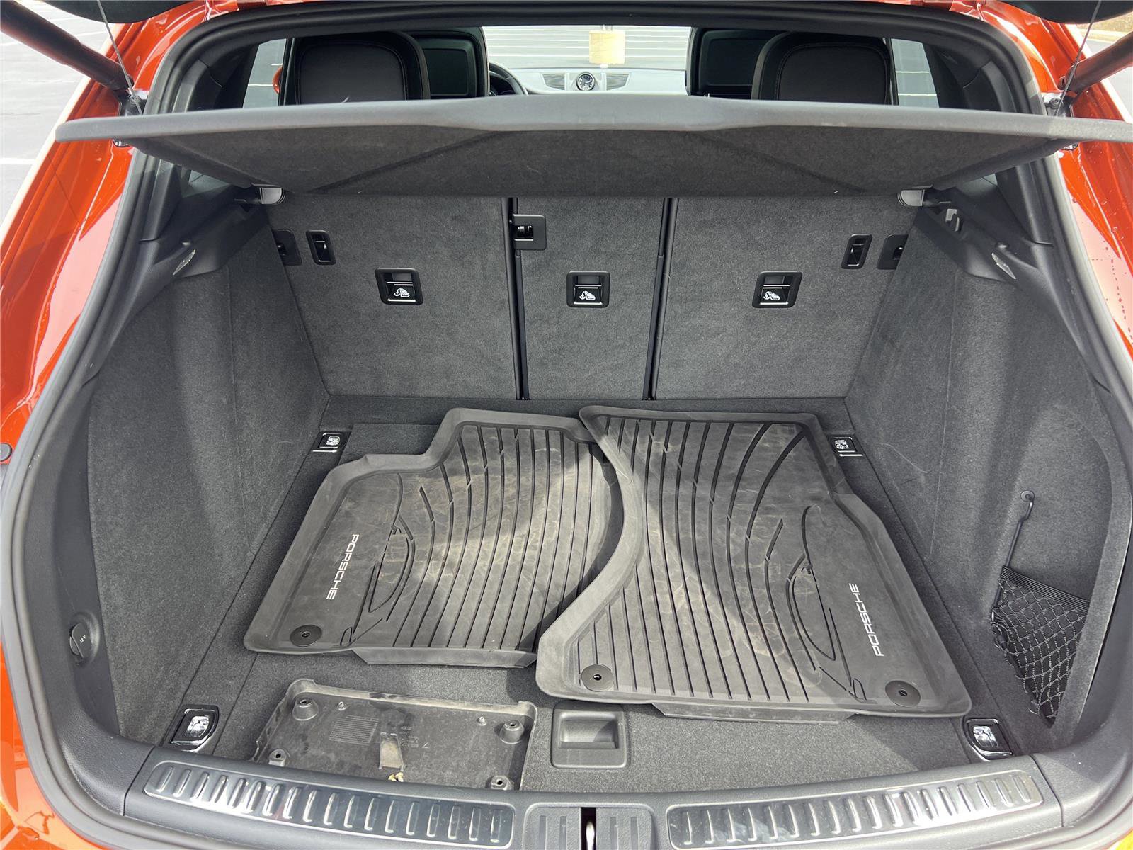 Used 2024 Porsche Macan Turbo AWD/4WD image 31