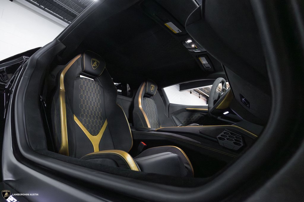 Used 2025 Lamborghini Revuelto image 44