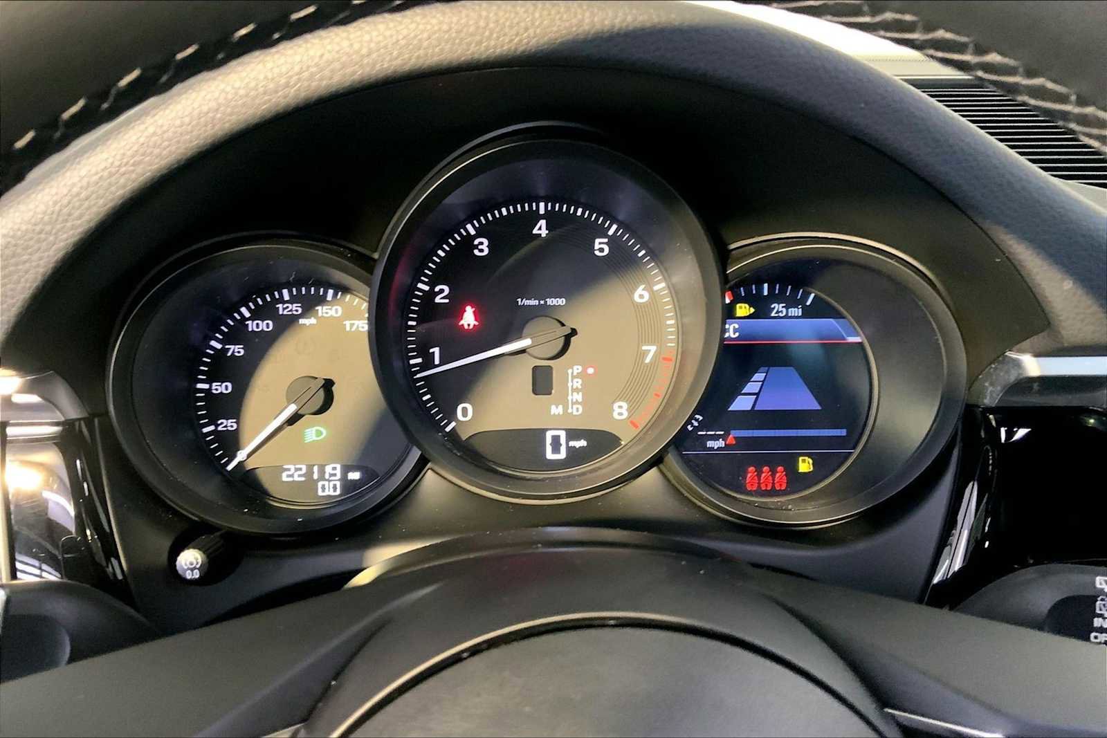 Certified 2024 Porsche Macan image 29