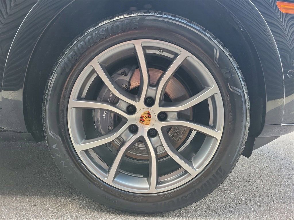 Certified 2025 Porsche Cayenne image 12