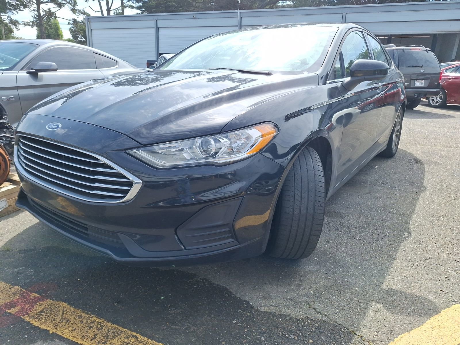 Used 2020 Ford Fusion SE FWD image 3