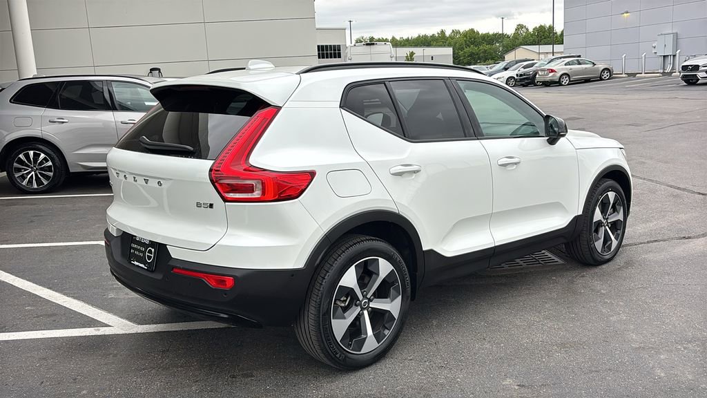 Certified 2026 Volvo XC40 B5 Plus AWD/4WD image 29