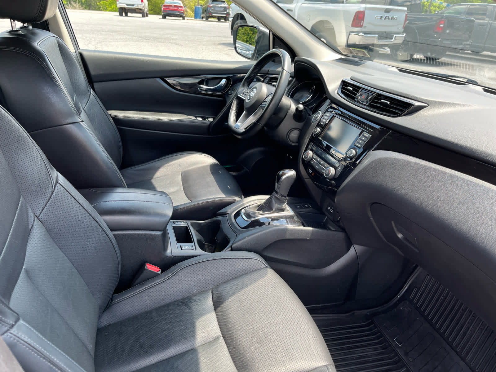 Used 2022 Nissan Rogue Sport SL AWD/4WD image 34