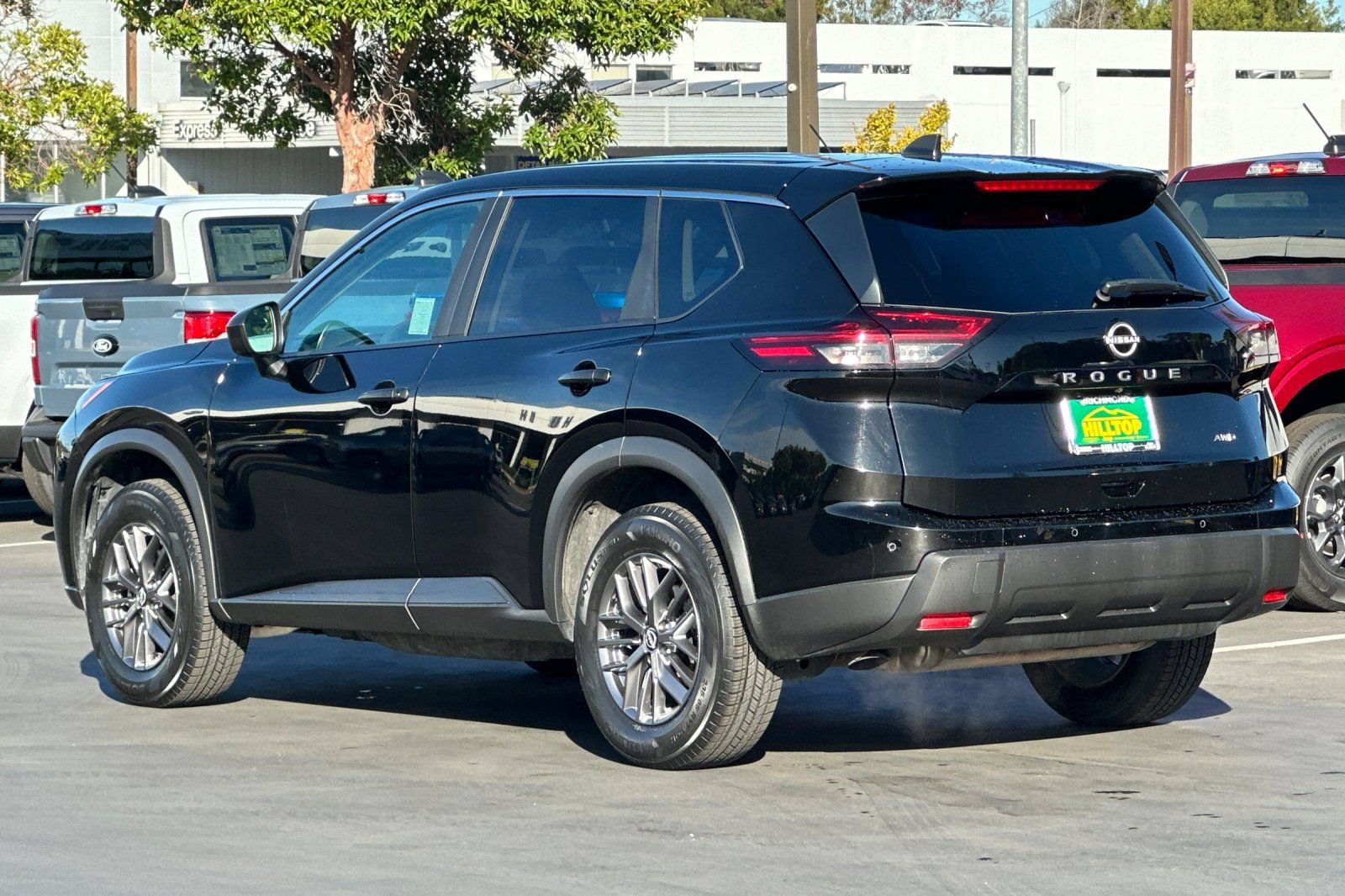 Used 2024 Nissan Rogue S AWD/4WD image 7