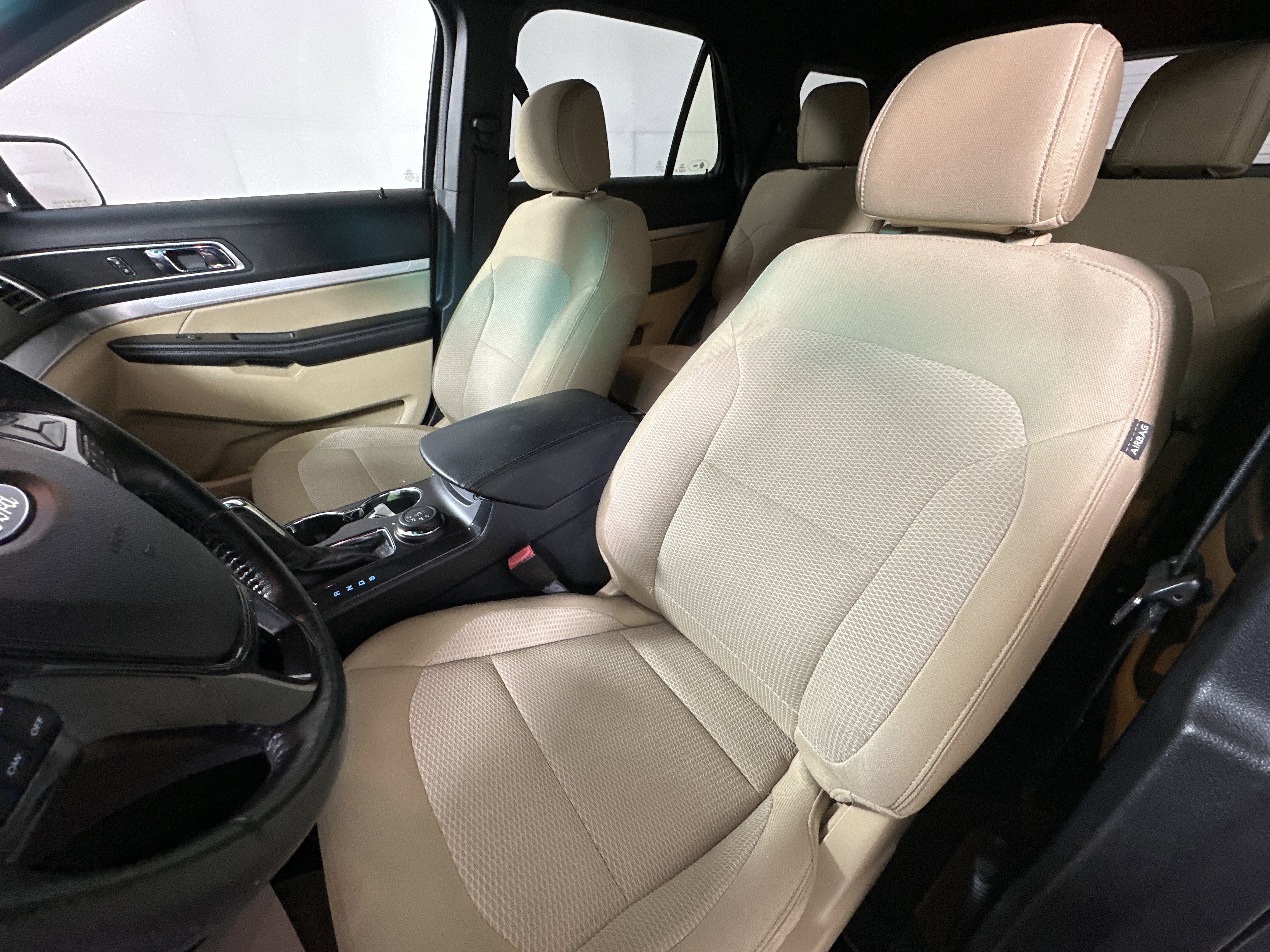 Used 2016 Ford Explorer XLT w/ Equipment Group 201A image 9