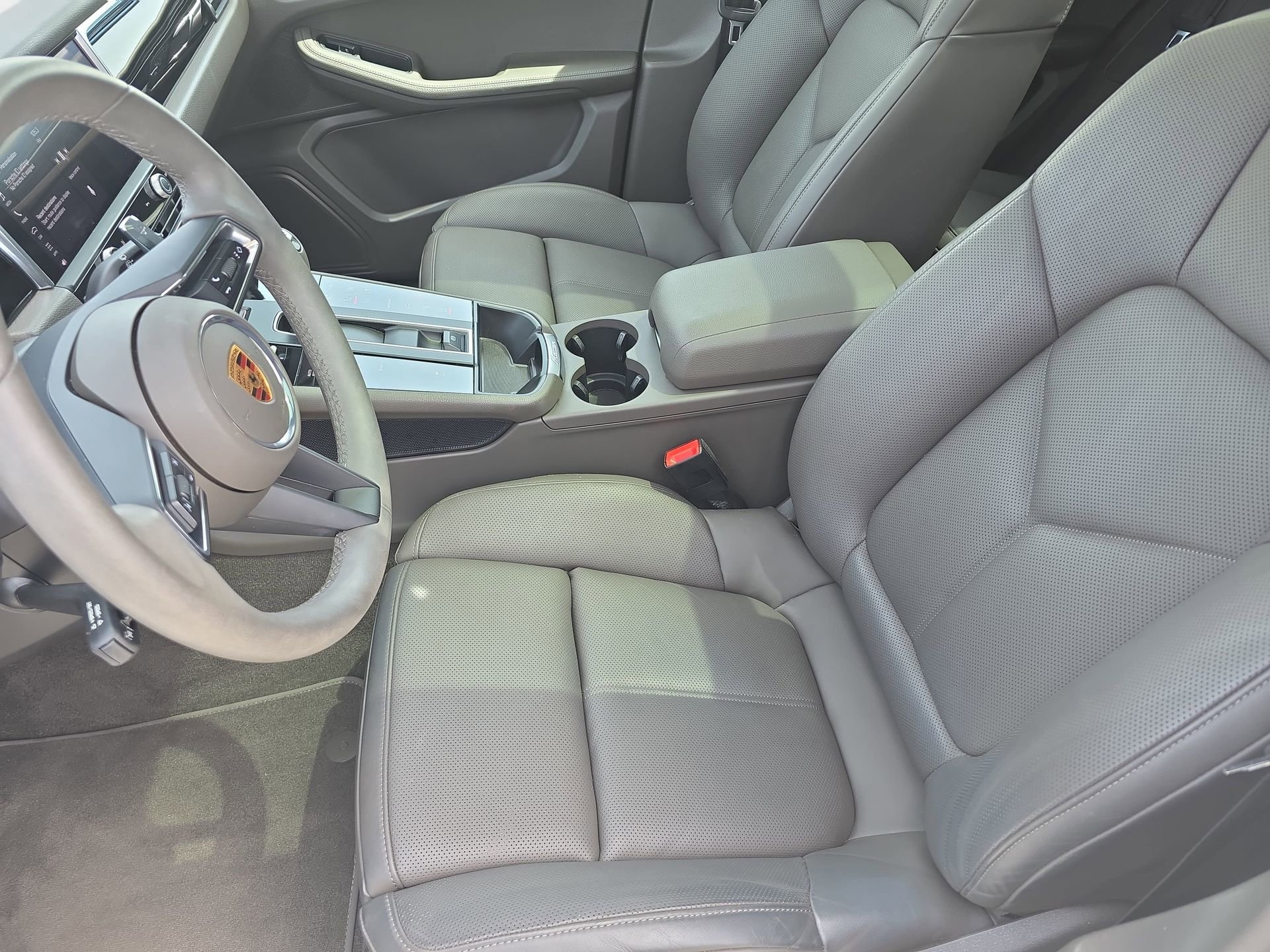 Used 2025 Porsche Macan AWD/4WD image 15
