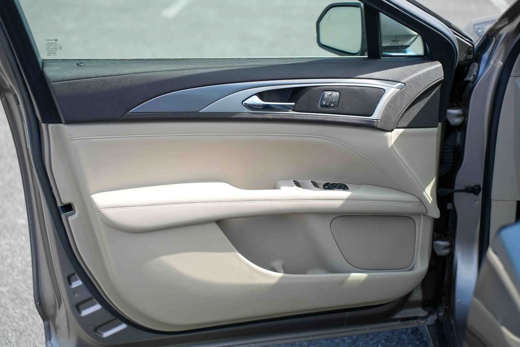 Used 2020 Lincoln MKZ FWD image 15